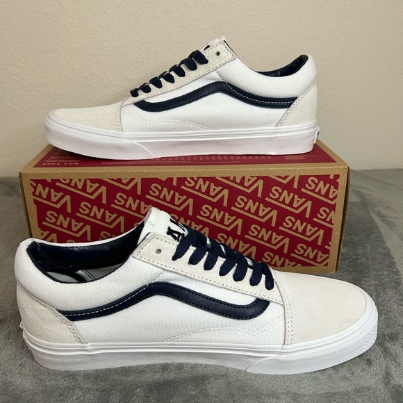 Vans Old Skool Vans Club White/Navy Women Size 10, Men Size 8.5 - Picture 2 of 12